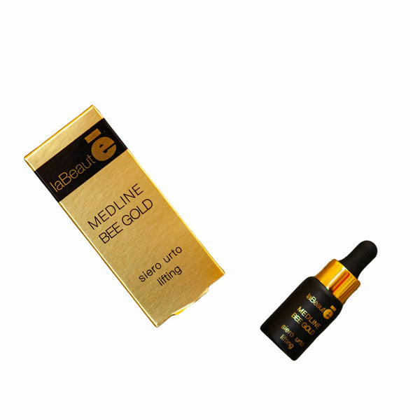 Il Siero Urto Lifting Bee Gold è un siero viso denso e concentrato, a base di Acido ialuronico ad alto e basso peso molecolare, garantendo sia un'azione idratante in superficie, sia un'azione antiage in profondità, donando elasticità e turgore alla pelle.
